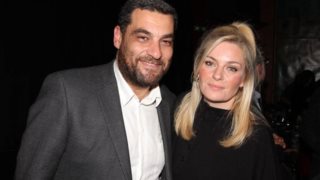 Η τρυφερή φωτογραφία της Ελισάβετ Μουτάφη με τον γιο της να παίζει στην παραλία