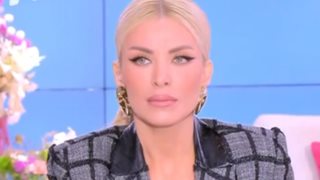 Η Κατερίνα Καινούργιου αποχώρησε από το πλατό της εκπομπής: "Βοηθήστε με λίγο παιδιά"