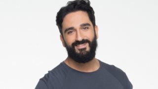 Ο Διονύσης Ατζαράκης απαντάει με τον καλύτερο τρόπο σε όσους αναρωτιούνται για τη θλίψη μας για τον Matthew Perry