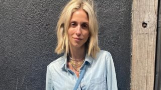 Η Σοφία Καρβέλα με τροφική δηλητηρίαση | Τα τρυφερά στιγμιότυπα με τους γιους της να τη φροντίζουν