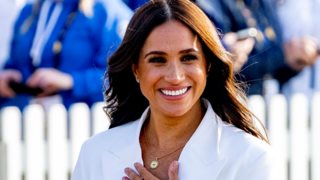 "Ήταν όλα λάθος": Ο ράφτης των φορεμάτων των παρανύμφων "καίει" τη Μέγκαν Μαρκλ και εκθέτει την αλήθεια