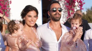 Γενέθλια για τη Χριστίνα Μπόμπα! Η έκπληξη που της ετοίμασε ο Σάκης Τανιμανίδης και οι δίδυμες κόρες τους