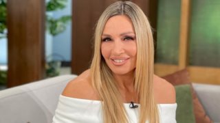 Η Ελένη Πετρουλάκη ποζάρει χωρίς ίχνος μακιγιάζ: "Αυτή είμαι στα 53 μου"