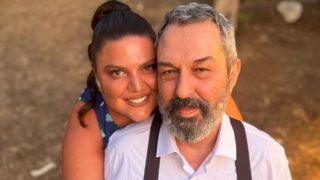 Η φωτογραφία του Χρήστου Χατζηπαναγιώτη μέσα από το νοσοκομείο με την Δανάη Μπάρκα