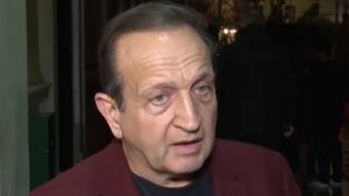 Ο Σπύρος Μπιμπίλας στις πρώτες δηλώσεις μετά την ομιλία του στη Βουλή και την ψήφιση του νομοσχεδίου για τα ομόφυλα ζευγάρια