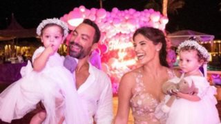 Η Χριστίνα Μπόμπα αποκάλυψε το αγαπημένο χριστουγεννιάτικο παραμύθι της Φιλίππας και της Αριάνας Τανιμανίδη