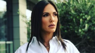 Το φωτεινό σπίτι της Ανθής Βούλγαρη με τα φρέσκα λουλούδια