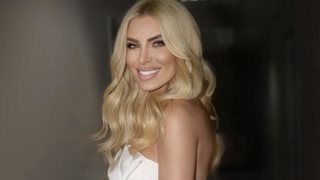 Η Κατερίνα Καινούργιου με το πιο ταιριαστό fashion item για τα ρεβεγιόν των Χριστουγέννων