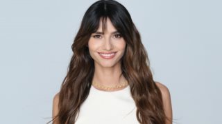 Η Ηλιάνα Παπαγεωργίου με τη σατινέ φούστα που θα φορέσεις σίγουρα τις γιορτές