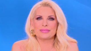 Ελένη Μενεγάκη: &quot;Μου είχε πει η Αγγελική Νικολούλη ότι ο γιος της κρύβεται, γιατί μάλλον του άρεσα και ντρεπόταν&quot;