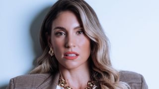 &quot;Η Αθηνά Οικονομάκου έχει ήδη γυρίσει σελίδα στη ζωή της μετά τον χωρισμό από τον Φίλιππο Μιχόπουλο&quot;