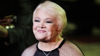 Η σπάνια φωτογραφία της Μαίρης Λίντα με μαγιό δίπλα στον Μανώλη Χιώτη στο σπίτι τους στο Καβούρι