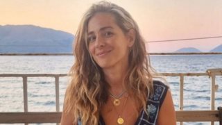 Η Νατάσσα Μποφίλιου απαθανατίζει τον σύζυγό της στις καλοκαιρινές τους διακοπές