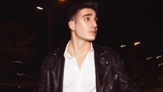 Ο Γιώργος Κακοσαίος στο Ηρώδειο με τη γοητευτική σύντροφό του