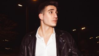 Σπάνια δημόσια εμφάνιση του Γιώργου Κακοσαίου με ξανθιά καλλονή στο πλευρό του