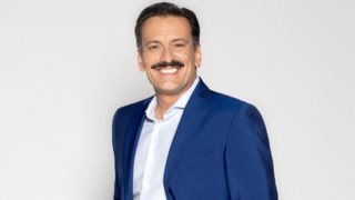 Ο Θάνος Κιούσης επιστρέφει στον ΑΝΤ1 - Η ανακοίνωση για την πρεμιέρα του "5Χ5"