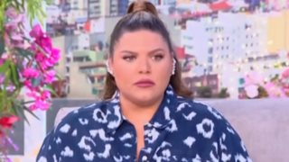 Η αιχμηρή ατάκα της Δανάης Μπάρκα on air: "Υπάρχουν εκπομπές που κάνουν χιούμορ χωρίς να το έχουν"