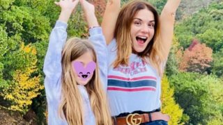 Η φωτογραφία της Βάσως Λασκαράκη με την κόρη της, Εύα από τη γιορτή λήξης της σχολικής χρονιάς