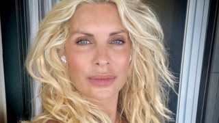 5 τρόποι που η Ελένη Μενεγάκη δείχνει νεότερη ακόμα και χωρίς μακιγιάζ