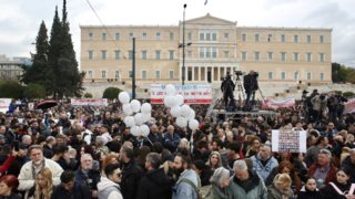 Τέμπη: Πολιτικοί τριγμοί μετά το πόρισμα - Τα δεδομένα από τα ογκώδη συλλαλητήρια, oι μάχες στη Βουλή και η πρόταση μομφής