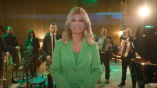 Η Ζήνα Κουτσελίνη μεταμορφώνεται σε "μαέστρο" στο νέο trailer της εκπομπής της