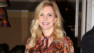 Η Έμυ Λιβανίου στην αποφοίτηση της κούκλας κόρης της, Αλεξάνδρας στο Λονδίνο