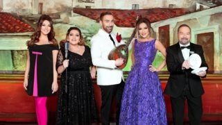 J2US | Η Καίτη Γαρμπή φεύγει, η Έλλη Κοκκίνου έρχεται