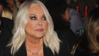 Η Ρούλα Κορομηλά ασπίδα για τον Γιώργο Νταλάρα: "Σε λίγο θα μας πείτε σιγά τον τραγουδιστή"