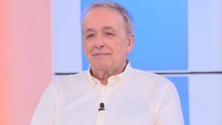 Η αποκάλυψη του Ανδρέα Μικρούτσικου: "Ήμασταν όλοι με αμπέχονα και αυτή ήταν μανεκέν"