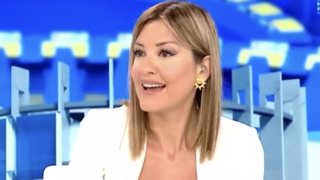 Χείμαρρος η Ράνια Τζίμα για τον Στέφανο Κασσελάκη: &quot;Έβγαλε τον σκύλο για τα αναγκαία την ώρα που έφτασε στα γραφεία; Ήμαρτον&quot;