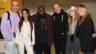 Eurovision 2024 | Επέστρεψε στην Ελλάδα η Μαρίνα Σάττι με την ελληνική αποστολή - Μαζί της η μητέρα της και ο αδελφός της