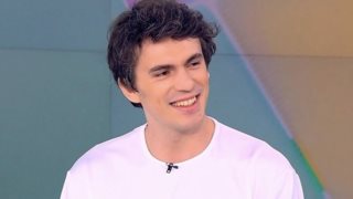 Δημήτρης Καπουράνης: &quot;Το πρώτο πλάνο ήταν ο κ@λος μου, περίμενα ότι θα ήταν αλλιώς η πρώτη μου εμφάνιση&quot;