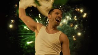 O Κωνσταντίνος Αργυρός διασκευάζει το &quot;Μενεξέδες και Ζουμπούλια&quot; και δημιουργεί το απόλυτο hit!