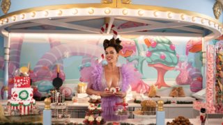 Η Κατερίνα Στικούδη στα γυρίσματα του νέου χριστουγεννιάτικου music video