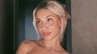 Η Γαρυφαλλιά Καληφώνη απαντά στο αρνητικό σχόλιο "έκανε πλαστική στα χείλη και έγινε σαν την Ελένη Βλαχάκη"