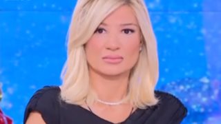 Φαίη Σκορδά: "Ντρέπομαι αυτή τη στιγμή που συζητάμε αυτό το θέμα"