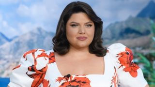 Η Δανάη Μπάρκα με το τζιν φόρεμα από τη Marks&amp;Spencer που είναι τέλειο για την άνοιξη