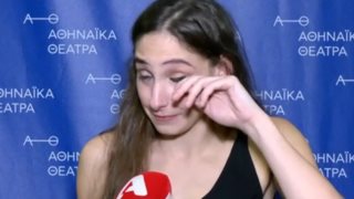 &quot;Λύγισε&quot; η Φωτεινή Αθερίδου μπροστά στις κάμερες