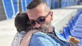 Ο Λεωνίδας Κουτσόπουλος με τον γιο του στην παραλία! Η νέα φωτογραφία από τις διακοπές τους