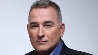 Αυτό είναι και επίσημα το νέο τηλεοπτικό βήμα του Σωτήρη Δανέζη μετά το τέλος από το OPEN