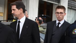 Όταν ο 13χρονος Κωνσταντίνος Αλέξιος πόζαρε δίπλα στον παππού του στον γάμο του πρίγκιπα William και της Kate Middleton