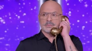 Άφωνος ο Νίκος Μουτσινάς με την τηλεφωνική παρέμβαση: &quot;Μου έχεις ανάψει φωτιές&quot;
