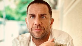 Σκληρή ανακοίνωση του Γιώργου Μαζωνάκη για τη δικαστική διαμάχη με την αδελφή του: "Όλα εδώ πληρώνονται"