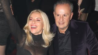 Σπάνια βραδινή έξοδος της Μαρίας Μπεκατώρου με τον σύζυγο της
