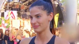 Χριστίνα Μπόμπα: "Είναι η δουλειά μου να φωτογραφίζω και εσώρουχα και μαγιό"