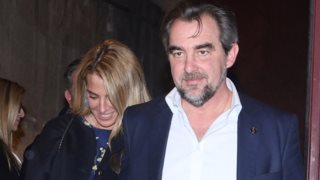 Νικόλαος Ντε Γκρες &amp; Χρυσή Βαρδινογιάννη πιασμένοι χέρι χέρι στο pre wedding party - Όλες οι φωτογραφίες