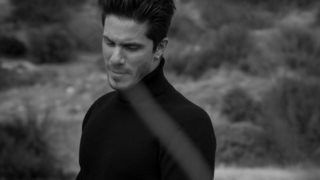 Ο Νίκος Οικονομόπουλος στα γυρίσματα του νέου του video clip