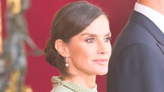 Τα ugly shoes της Λετίσια που κατέστρεψαν το στιλ της: Η εμφάνιση στο παλάτι με περίεργες μπαλαρίνες σε σχήμα πατούσας