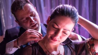 Ο Αργύρης Αγγέλου &amp; η Ιωάννα Πηλιχού μαζί επί σκηνής στον &quot;Συλλέκτη&quot; του Τζων Φώουλς | Όλες οι πληροφορίες