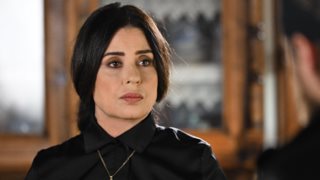 Η Μαρία Τζομπανάκη ανέμελη στο μπαλκόνι του σπιτιού της